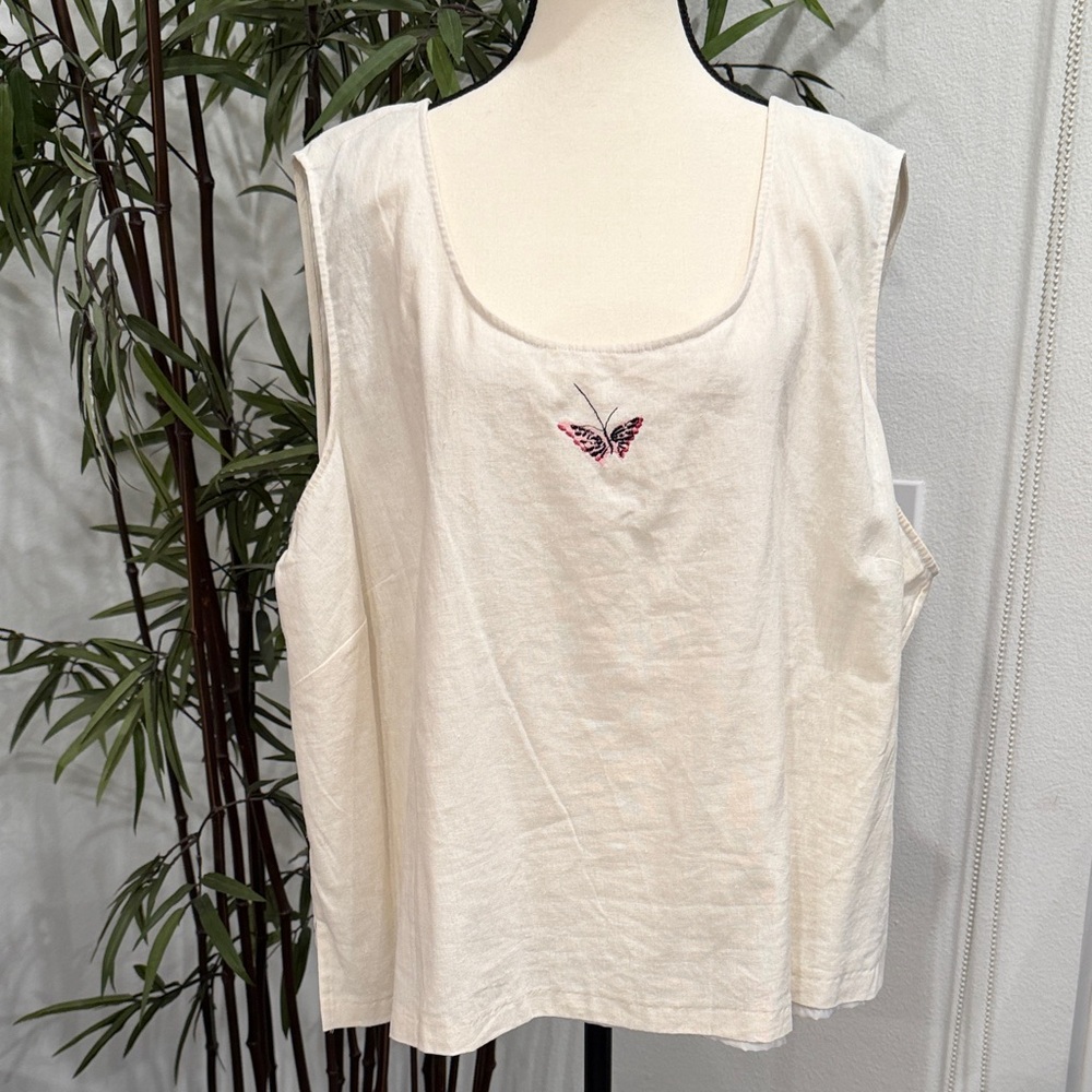 Women's Cream Butterfly Embroidered two-piece set. Size Women’s 4X